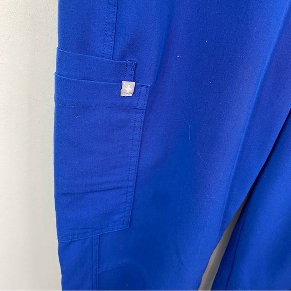 FIGS Axim Cargo MENS Scrub Pants Winning Blue Sz M 30” inseam - Picture 3 of 12